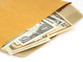 現金は普通郵便で送ってはいけない！ お金を郵便で届けるにはどうしたらいい？