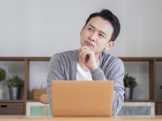 32歳で「手取り19万円」は少ないですか？ 実家暮らしなので生活には余裕があり、職場の人間関係も良好ですが、独身で将来を考えると不安になります…