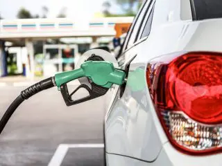 2023年11月末時点での「ガソリン価格」はいくら？ガソリンを安く買うためにすべきこととは？