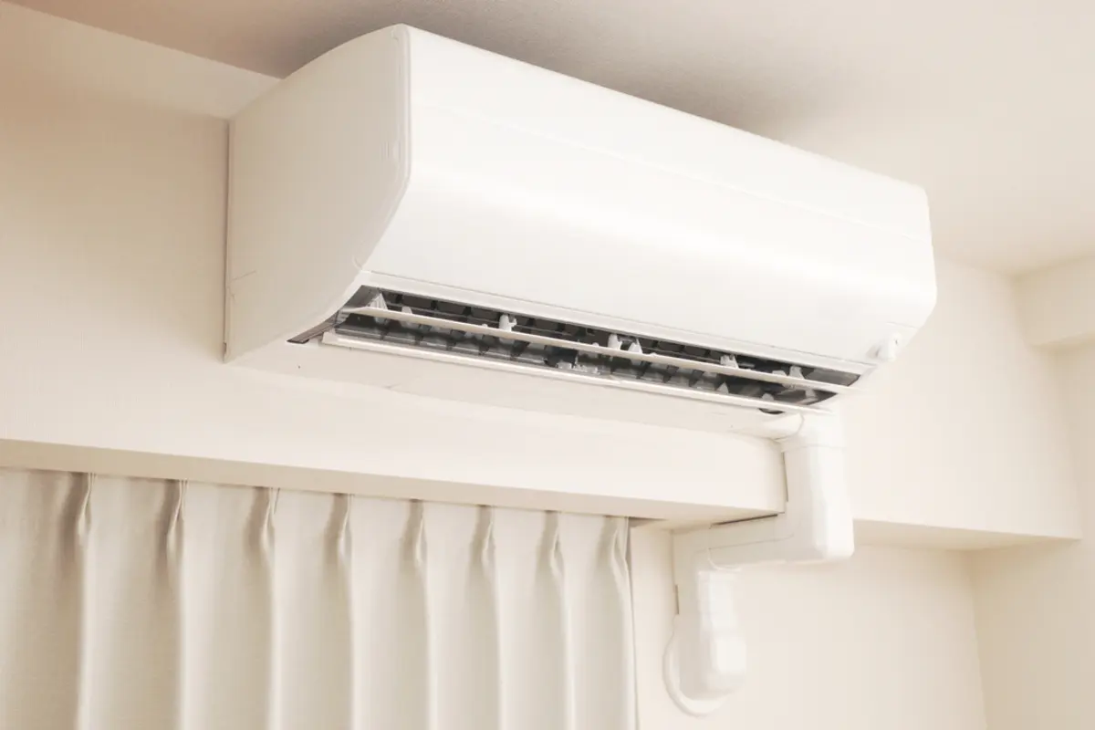 暖房器具は電気代が心配…！節約できるのは「エアコン」と「電気ヒーター」のどっち？