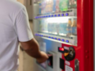 自販機の故障で「お釣り」が出てこない！ 1000円札を入れたのに諦めるしかない？ どうすれば良いの？