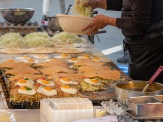 町内会で秋祭りの「模擬店」を手伝ってと言われました…参加しないとダメでしょうか？ もし食中毒などが出たら、自分が賠償させられるのですか？