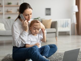 育休復帰後「業務委託にならない？」と言われました。子どもが急に熱を出すこともあるので時間に融通がきくのは良いですが、年金などは減りますよね？ 注意点を教えてください