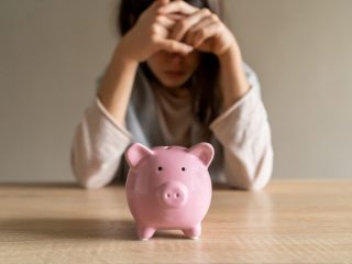 将来の年金額は「11万円」でした。この金額で老後を過ごすことは可能なのでしょうか…？ 一応持ち家ではあります