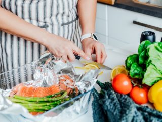 話題の「宅食サービス」でラクをしたいですが割高でしょうか？ 費用の目安や相場はどのくらいですか？