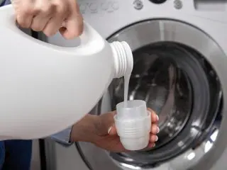 「液体洗剤」VS「ジェル洗剤」1日2回洗濯するならどちらがお得？