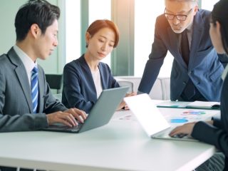 興味のない仕事の「正社員」とやりたい仕事の「派遣社員」、どちらで働くべき？