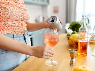 「9％のロング缶チューハイ」を毎日1本飲んでます。「飲み会」に行くより安上がりだと思いますが、健康的には大丈夫でしょうか…？