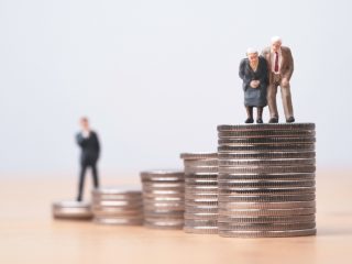 年金の見込み額は月6万円です。60歳から繰上げ受給したら月いくらになりますか？