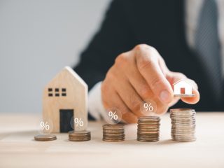 40歳ですが住宅ローンは残り「2000万円」です。返済もあと20年ありますが「繰上げ返済」すると、どれだけ得になりますか？ 金利が上昇しているので不安です…