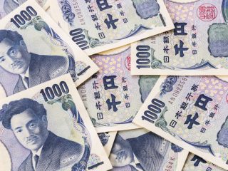 ママ友に「時給1000円」で働いていると言ったらバカにされました。時給1000円って低いんですか？