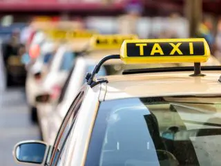 求人で人気の職種「タクシー運転手」の年収はいくら？