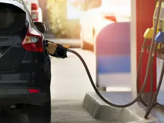 ガソリン代が「4円」安いと、年間でどれくらい違う？