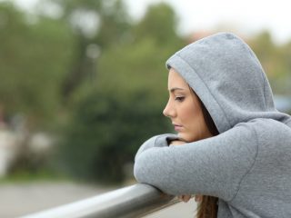 20代で元気そうな隣人が「生活保護受給者」と聞きました。「働けない」の基準ってなんですか？