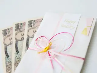 結婚式のご祝儀に「3万円」以外は失礼ですか？ 今月は結婚式が2件あるので「2万円」ずつにしたいです。事情を説明すれば問題ないでしょうか？