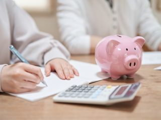 妻が今年パートを退職しました。年末調整で「80万円」の源泉徴収票は提出してよいでしょうか？