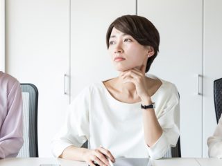 40歳派遣社員、派遣先で契約社員としての雇用を打診されました。正社員でなくてもメリットはありますか？