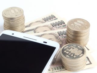 4人家族で通信費が月2万円もかかっています。全員スマホを持っているので仕方ないのでしょうか？