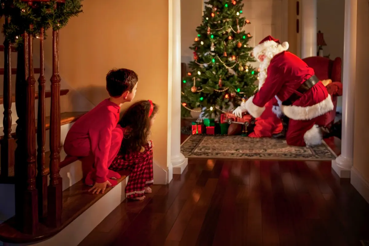 サンタさんが日本中の子どもに「プレゼント」するために、実際いくらお金が必要？ 1人にかけられる時間は「0.005秒」という結果に
