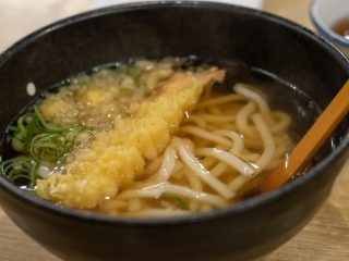 デニーズで「うどん」を頼むってもったいないですか？ 漬けマグロの小丼付きとはいえ、1000円超えはコスパが悪いでしょうか…？