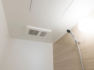 お風呂の換気扇を「24時間」つけっぱなしだけど、電気代はいくらかかってる？ 消してもあまり節約にはならないの？