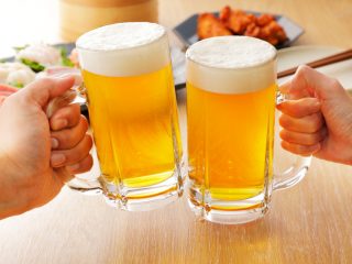 新卒一年目ですが、忘年会や新年会で貯金が尽きないか不安です。大体飲み代はいくら用意すればよさそうでしょうか？