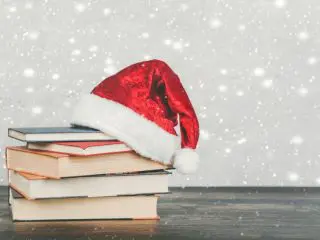 子どものクリスマスプレゼントに「本」って安すぎますか？ 周りはスマホやゲーム機などを買ってもらっているようで、比べてしまわないか心配です…