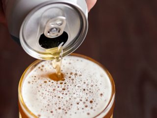 1週間でビールの「6缶パック」を2つ消費って多いですか？ 夫と毎日晩酌するのですが、健康のためにもやめるべきでしょうか…？