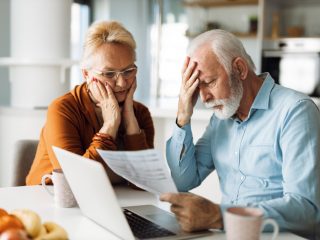 年金が夫婦で月12万円と全然足りません……。年金生活者支援給付金があると聞いたのですがもらえる条件は何でしょうか？