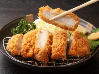 【美味しんぼ】「いいかい学生さん、トンカツをな…」→トンカツをいつでも食べられる経済力って実際どのくらい？ 必要な年収について検証