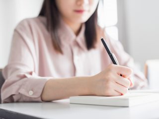 「色彩士検定」を取った友人が「4級は無料だった」と言っています。無料で取れて転職に使えそうな資格ってありますか？