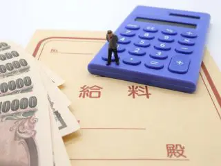 【平均年収】30代前半は425万円、30代後半は462万円！「40代」の平均年収は？