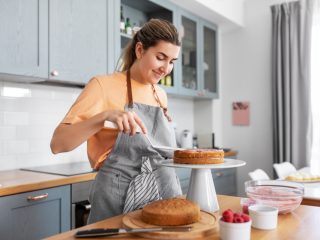 一人暮らしで外食ばかりです。自炊を始めたら月の食費はどれくらい減るのでしょうか？