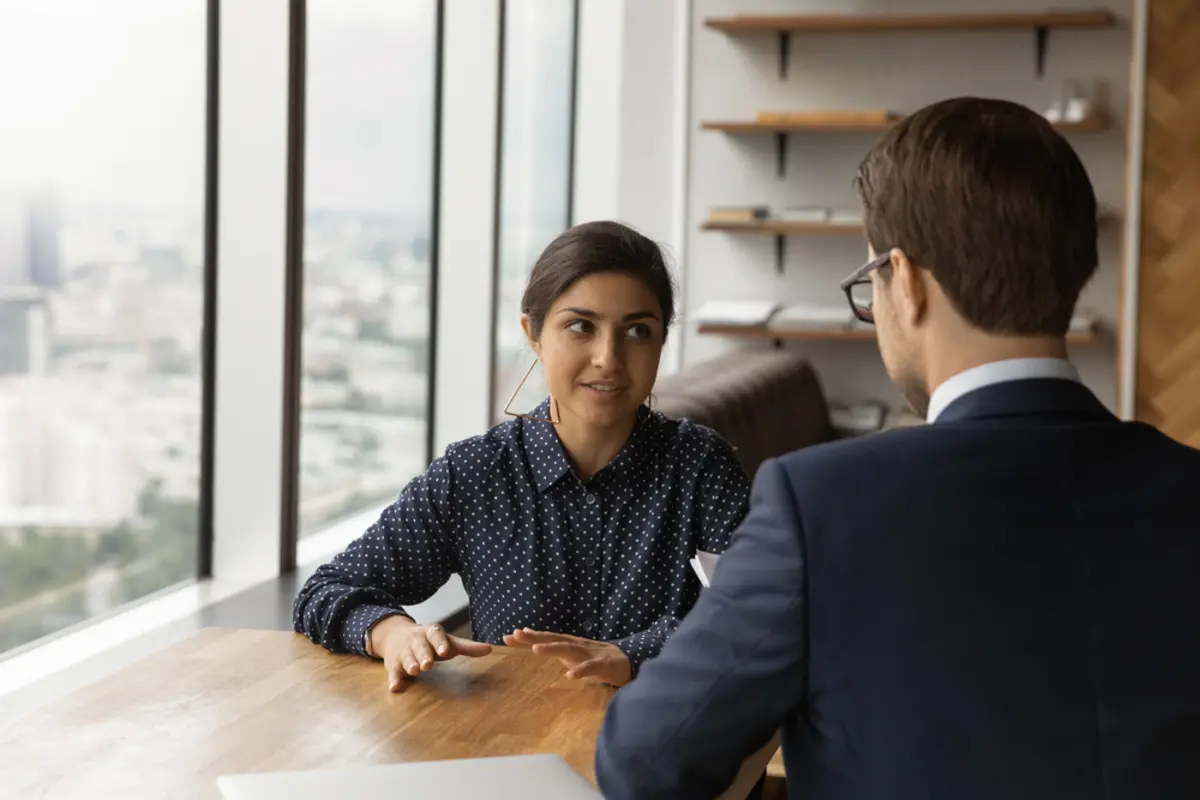 転職で「正社員」のはずが「契約社員」でも良いかと聞かれました。年収が少し下がっても、働けるなら問題ないでしょうか…？