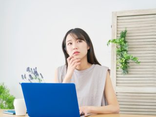 20代前半の女性です。投資をしたいけれど減ってしまわないかと心配です。どれくらいの人が利益を出しているのでしょうか？