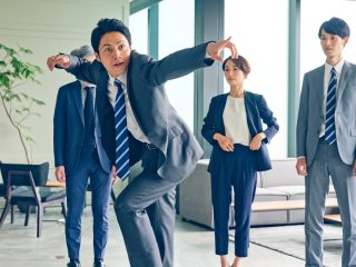 新卒は忘年会の宴会で「一発芸」をすることになっています。雇用契約にないはずですが、断ってもいいですか？