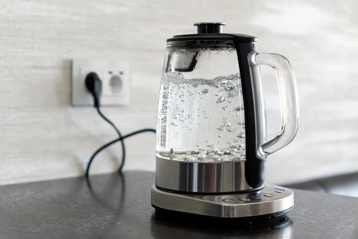 家庭でのお湯、電気ポットで保温するって「もったいない」のでしょうか？ ステンレスポットと比べてどのくらい違いがありますか？