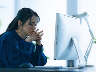 定時で帰ろうとすると「上がるの早いね」と言われました。業務スピードを落として残業するのが賢いでしょうか……。