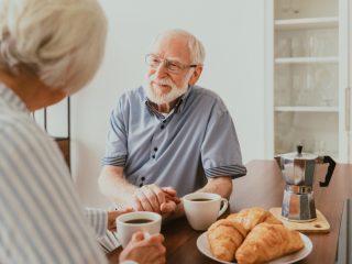 平均的な年収の会社員世帯であれば、将来も平均的な年金を受給して働かずに暮らしていけますか？