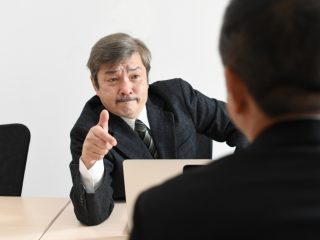 遅刻を繰り返していたら「クビ」と言われましたが、そもそも会社は従業員を解雇できるのでしょうか？