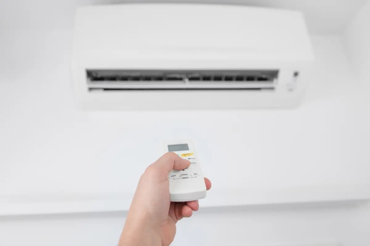年末年始はずっとエアコンをつけて家でゴロゴロします。暖房代がかかりますが、節電はどうしたらいいですか？