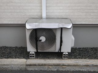 夏場はエアコン室外機の「日よけ」で電気代が節約できるそうですが、冬場も日よけをしたままで大丈夫ですか？