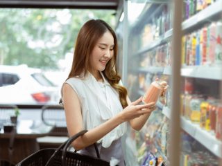 スーパーより高いと分かっていても、食材をついコンビニでたくさん買ってしまいます。買い過ぎないようにするにはどうすればいいですか？