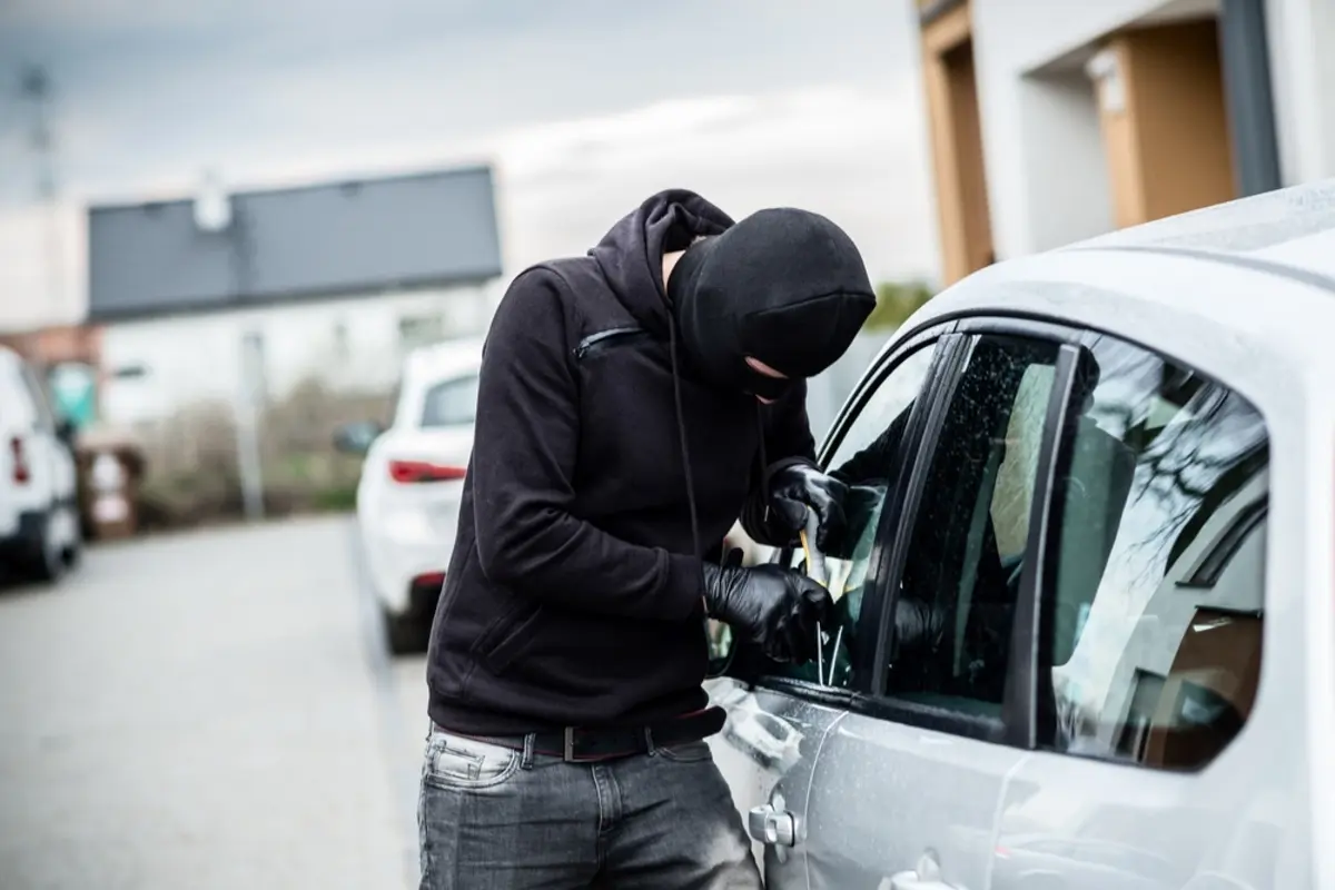 最近、車の盗難事件が多く不安です…… 対策方法はどんなものがありますか？