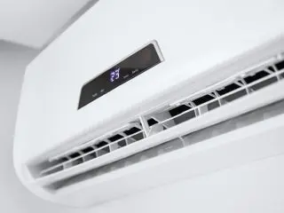【冬到来】帰宅時の部屋の寒さが苦手なうえにエアコンにタイマー機能がないため、電源を付けたまま出社しています。1ヶ月でどれだけの損になるでしょうか……？