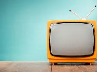 「チューナーレステレビ」ならNHK受信料の支払いは不要？ 支払い義務や普通のテレビとの価格差について解説