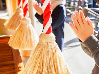 初詣のお賽銭の相場ってどのくらい？人気の「神社別」平均金額は？