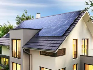 新しく建てた家には「太陽光パネル」の設置が義務化されるってホント？
