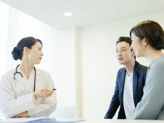 不妊治療を始めたいのですが、費用が心配です。割り引き制度や補助金はないのでしょうか……。