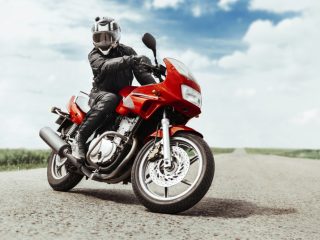 バイクでよく聞く「cc」って一体何？燃費にどんな影響があるの？